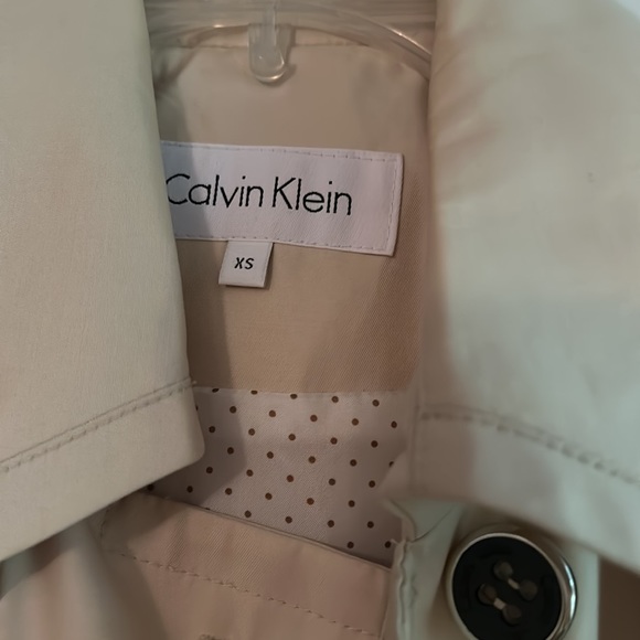 NWOT Calvin Klein rain coat. Beige, size XS, removable belt, pockets. - Picture 4 of 5